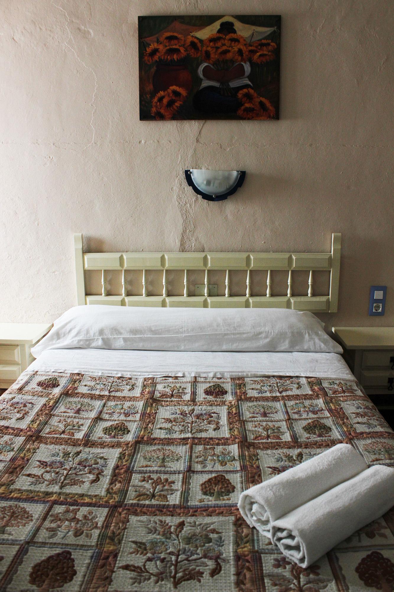 Pension Lisdos Sevilla Buitenkant foto