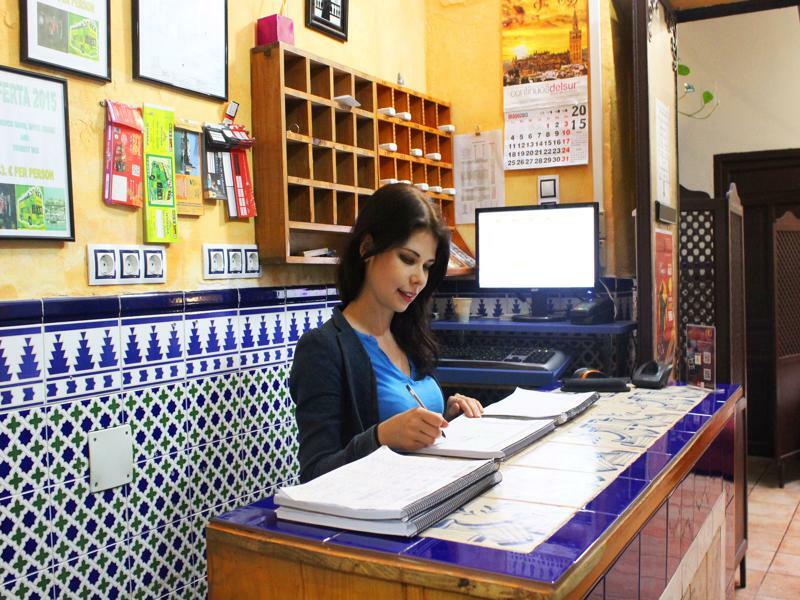 Pension Lisdos Sevilla Buitenkant foto