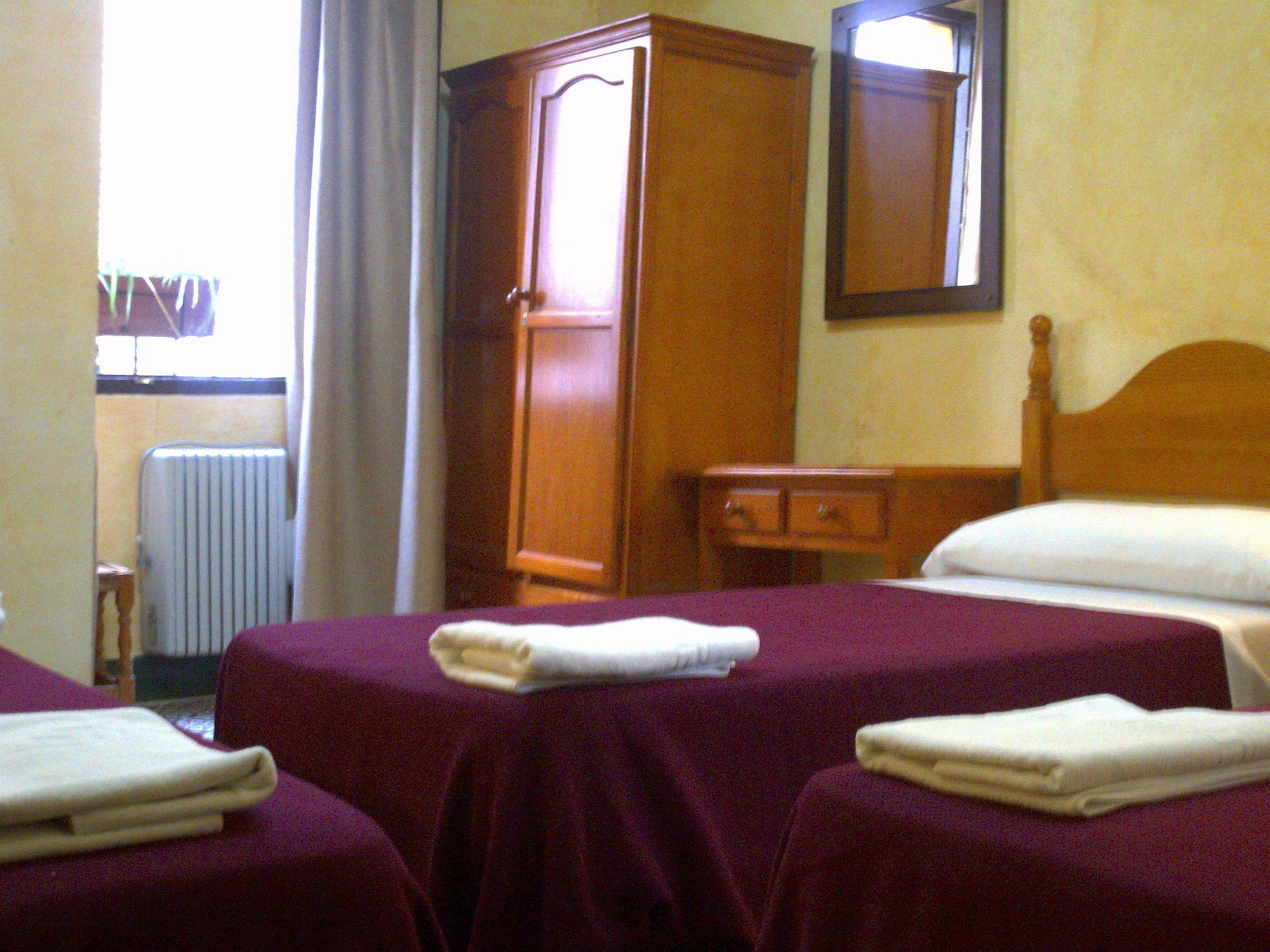 Pension Lisdos Sevilla Buitenkant foto