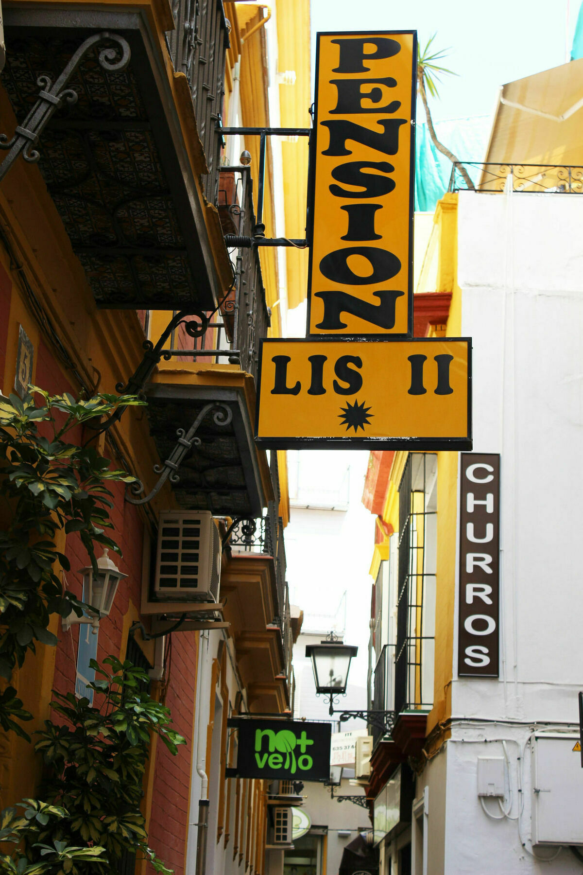 Pension Lisdos Sevilla Buitenkant foto