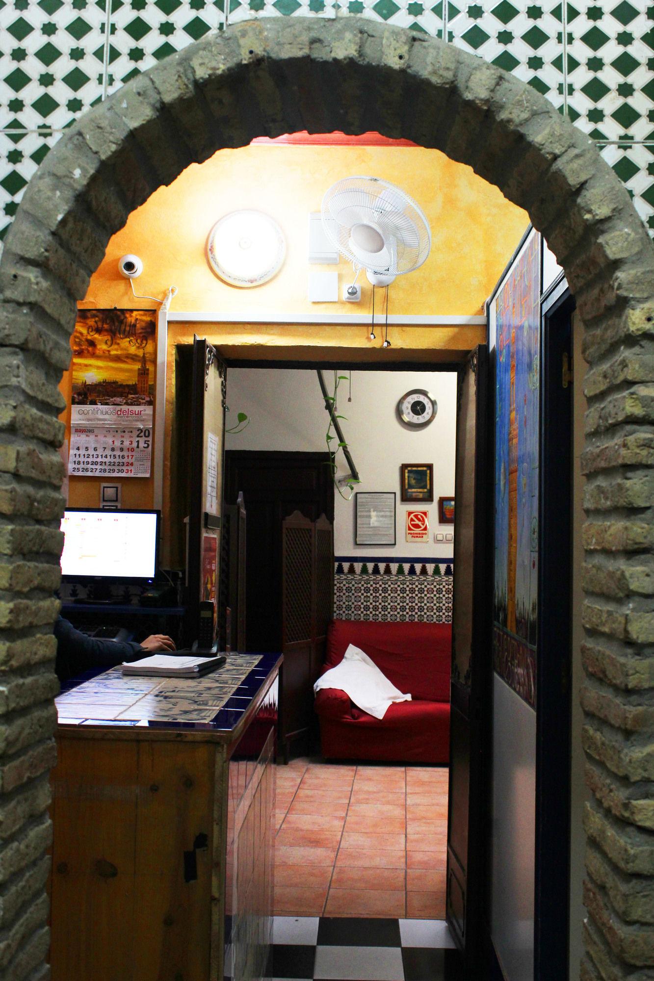 Pension Lisdos Sevilla Buitenkant foto