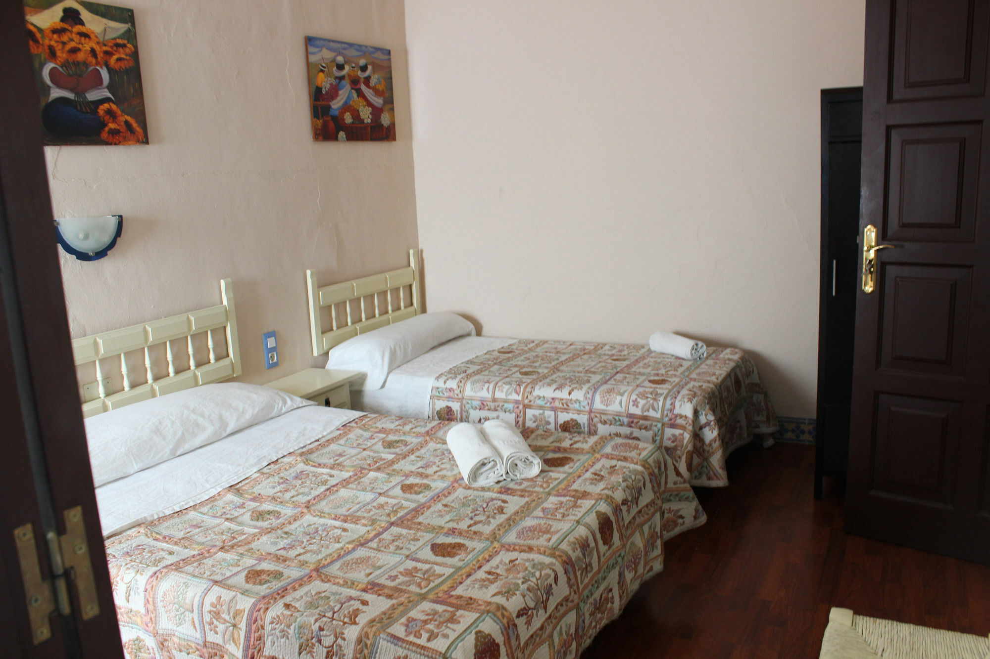 Pension Lisdos Sevilla Buitenkant foto