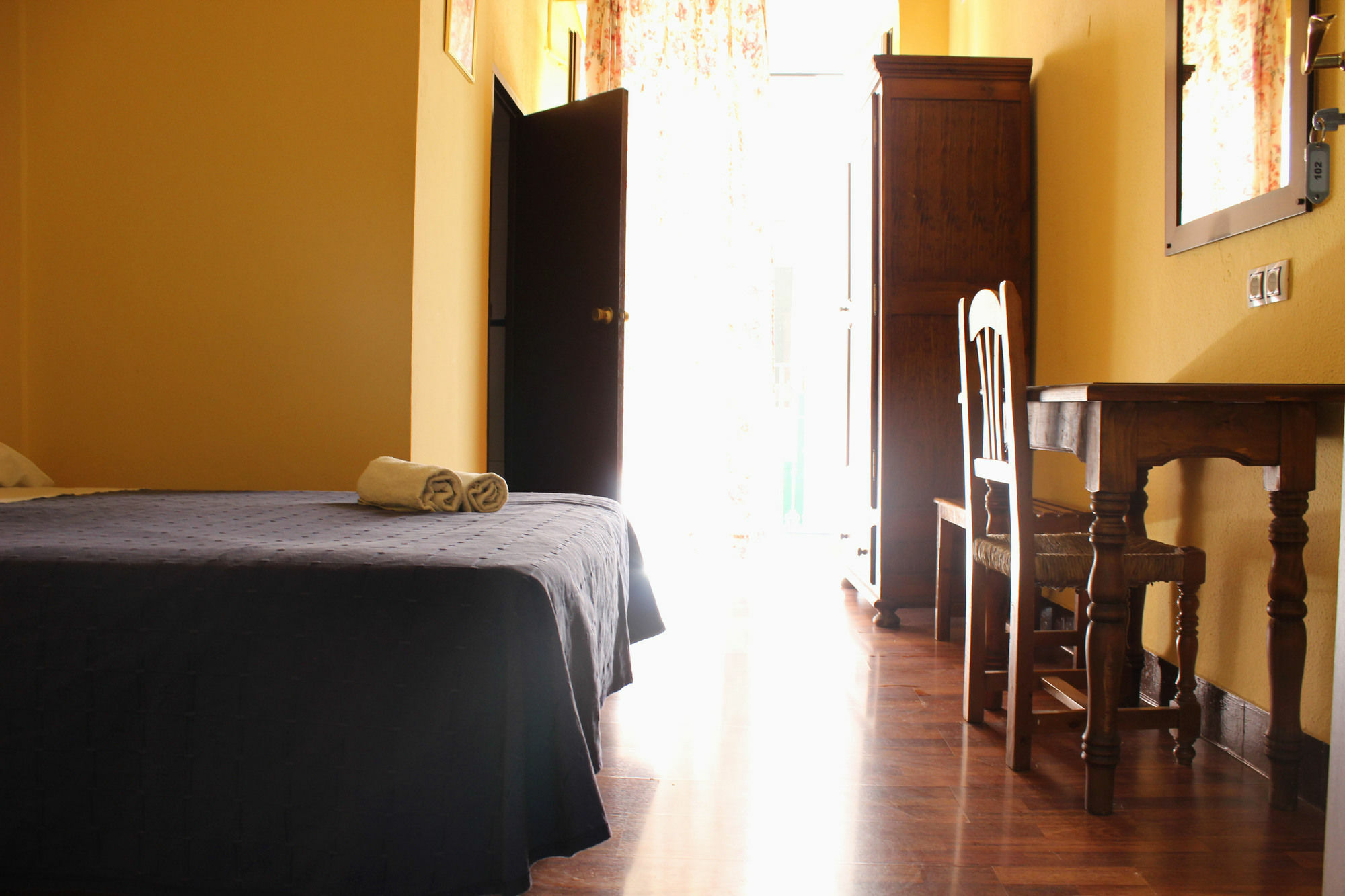 Pension Lisdos Sevilla Buitenkant foto